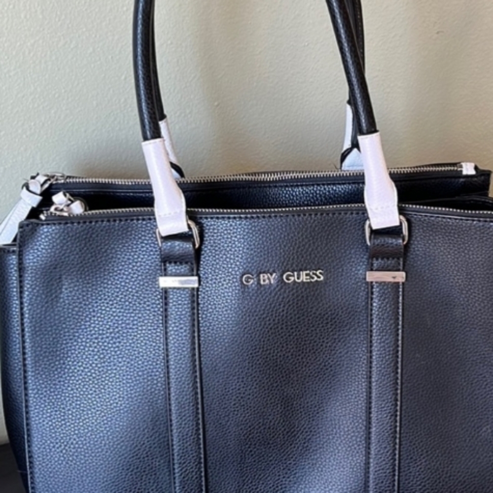GUESS G by Guess Bag Large Tote Bag Purse gently pre loved like new